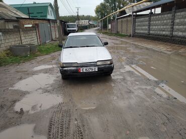 машина сапок: Mazda 626: 1990 г., 2 л, Механика, Бензин, Хэтчбэк