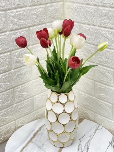 ваза прозрачная: Керамические вазы изготовлены из высококачественных цветов тюльпанов