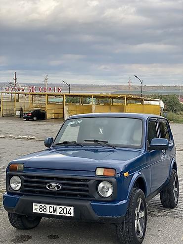 nolyedi masin: LADA Niva (VAZ 2121) 3 qapı, mavi rəngli SUV Əsas xüsusiyyətlər: - — 2