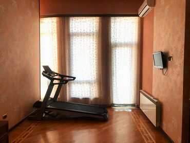 Ofislər: Nərimanov rayonu, “Məmməd Araz (köhnə Teymur Əliyev küçəsi)”, “Avropa — 14