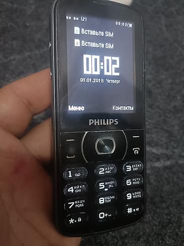 Philips Xenium E560 — оригинальный кнопочный телефон. батарейку держит