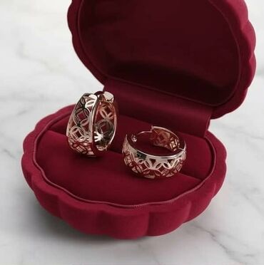 Minđuše: Set minđuša – elegantni modeli sa cirkonima Par 1000 din,dva para 1400 — 24