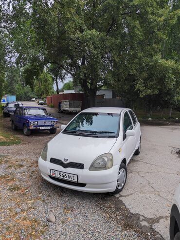 срочно продать машину: Toyota Vitz: 2000 г., 1 л, Автоматические, Бензин, Хэтчбэк