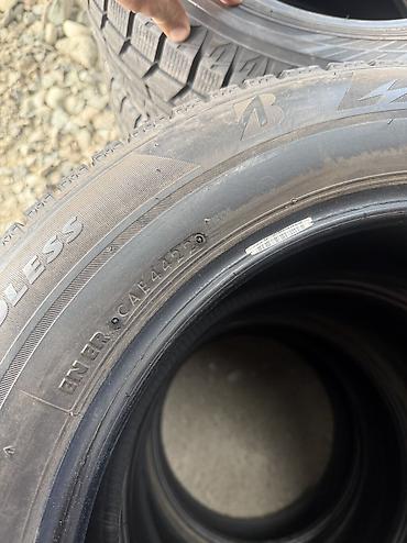 60: Шины 215 / 60 / R 17, Зима, Б/у, Комплект, Легковые, Япония, Bridgestone — 3