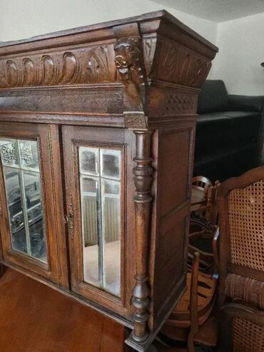 Stilske vitrine: Odlicna viseca viteina Visina 86 cm Sirina 128 cm Dubina 40 cm na lalafo.rs — 10 Stilske vitrine: Odlicna viseca viteina Visina 86 cm Sirina 128 cm Dubina 40 cm — 10