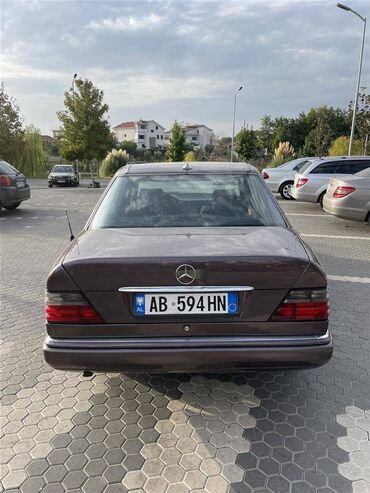 Μεταχειρισμένα Αυτοκίνητα: Mercedes-Benz E 200: 2.2 l. | 1992 έ. Λιμουζίνα