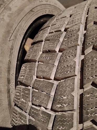 e klass: Комплект зимних шин Dunlop — 4 штуки. На фото видны нешипованные — 4