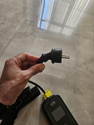 ev charger: Daşına bilən EV şarj cihazı – Cars For AZE Xüsusiyyətlər: - Tip 2 — 4