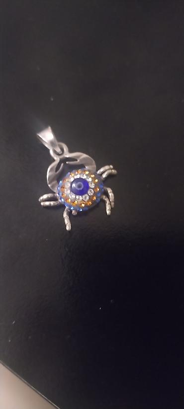 Kulonlar: Kəpənəkvari deyil, xərçəng (yengec) fiqurlu asma kulon. - Material — 2