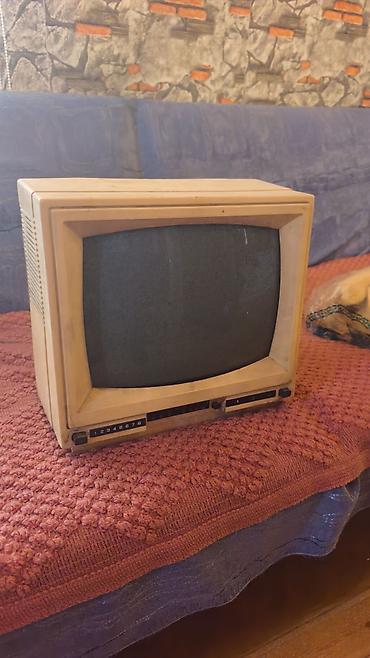 passat b5 ekran: Vintage qara-ağ televizor – Ufon 31TB-407 - Model: UFON 31TB-407 — 1