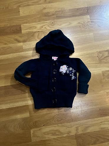 tuklu kurtka: Tund got rengde jaket. 2-3 yash uchun. turkiyye istehsali. 10 manat — 2