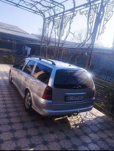 Opel: Opel Vectra: 2002 г., 1.6 л, Механика, Бензин, Универсал — 4