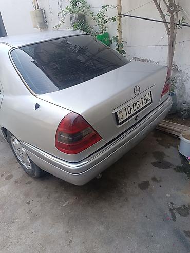 arxa kapot: Mercedes-Benz C 250: 2.5 l | 1994 il Sedan — 3