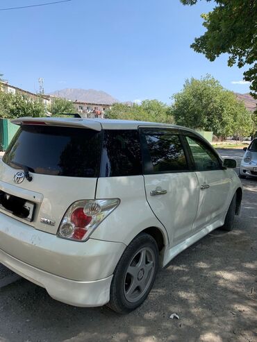 дом на колосах: Toyota ist: 2003 г., 1.5 л, Автомат, Бензин, Хетчбек