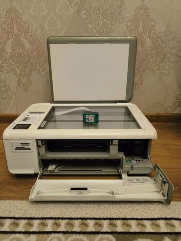komputer sekilleri: HP Photosmart C4273 jet printer. Üçü birində - fotoprinter/rəngli