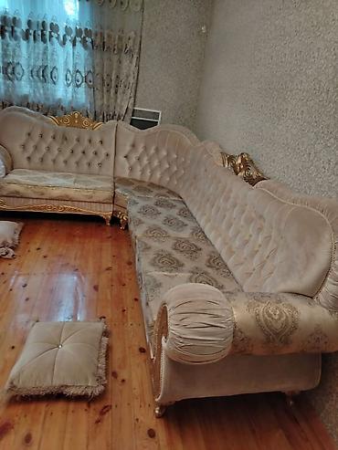 yeni model divanlar: Qonaq otağı üçün klassik üslubda yumşaq mebel dəsti. Dəstə iri ölçülü — 1