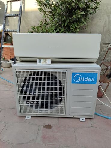 Paltaryuyan maşınlar: Kondisioner Midea, 40-45 kv. m