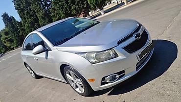 forut satsi: Chevrolet Cruze: 1.4 l | 2013 il 286532 km Sedan — 4
