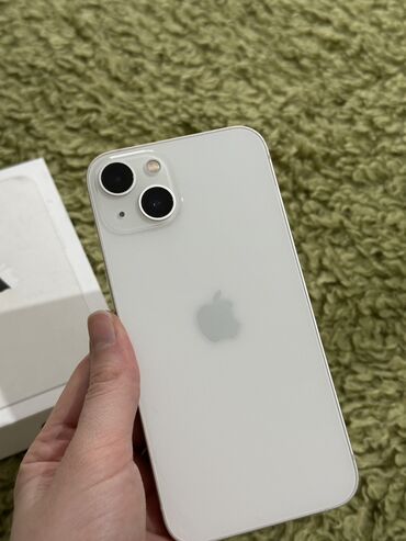 Apple iPhone: IPhone 13, Б/у, 256 ГБ, Белый, Защитное стекло, Чехол, Коробка, 98 %