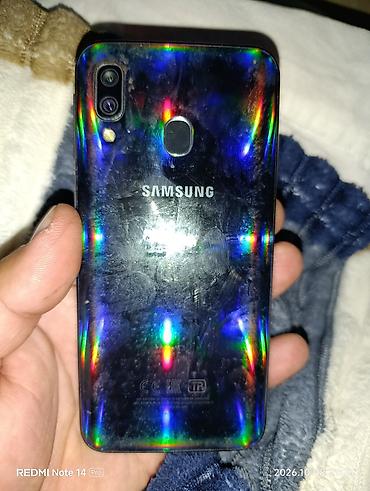 ikinci el iphone satis: Samsung Galaxy A40, 64 GB, rəng - Qara, Qırıq — 2