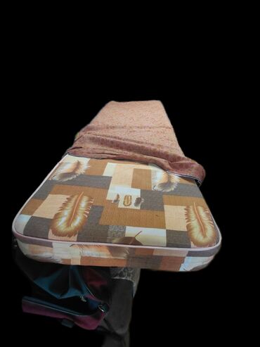 Двуспальные кровати: Продам двухспальную кровать с двумя матрасами (БУ) — 8 000 сом — 9