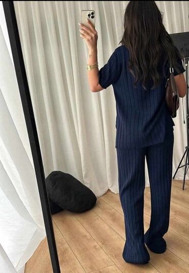 mona kompleti sa pantalonama: Predivan komplet sa duzinom nogavica od 120cm
Cena 2950 din
sv