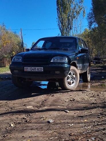 мото сатылат: Chevrolet Niva: 2003 г., 1.7 л, Кол менен иштөөчү, Бензин, Жол тандабас — 1