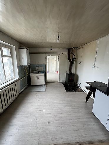 Продажа коттеджей и домов: Продается дом 4 комнат, 3 соток Есть свет, вода Отопление и — 10