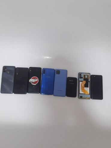 Samsung: Samsung D700, Б/у, 4 ГБ, цвет - Желтый, 2 SIM
