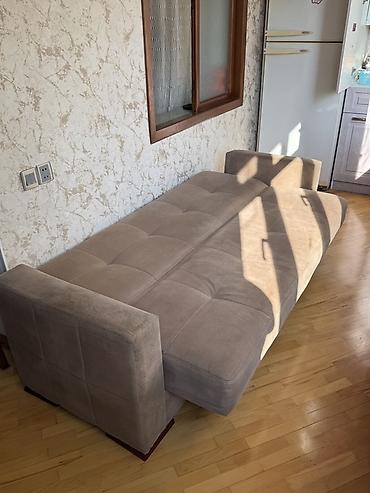 yorga: Çevrilən divan – yumşaq mikrovelur parça, qum/bej rəng. - 3 nəfərlik — 2