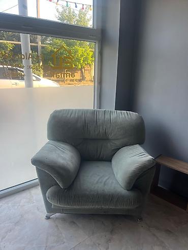 Ofis mebeli: Ofis qonaq kreslosu – qara dərili - Model: metal karkaslı, 4 ayaqlı — 10
