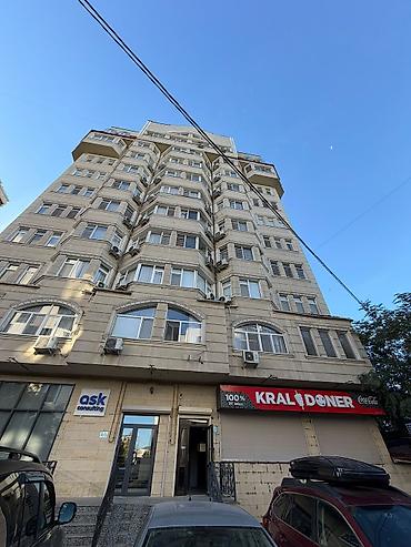 с хранения: Продажа магазинов В жилом доме, 230 м², 1 этаж — 1