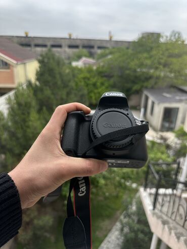 canon eos 650: Canon EOS 4000D •	Sensor: 18 MP APS-C CMOS sensor 	•	Prosessor