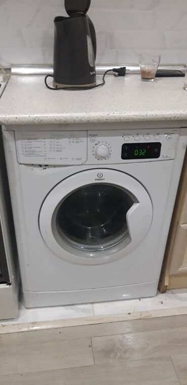 Paltaryuyan maşınlar: Paltaryuyan maşın Indesit, 6 kq, Avtomat, Qurutma var, Ünvandan götürmə