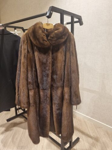 Kürklər: Pocti teze şubadi 2-3 defe geyinilib. Kristina magazasinnan alinib — 2