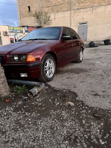 BMW: BMW 3 series: 1.8 l | 1993 il Sedan — 10