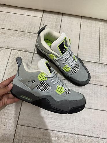 форсы черные: Кроссовки в стиле баскетбольных Jordan 4 с акцентами неонового лайма — 1