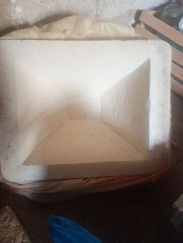 решетки для пластиковых окон: Beton/daşdan hazırlanmış piramidal huni formalı vanna/trafta. Kvadrat
