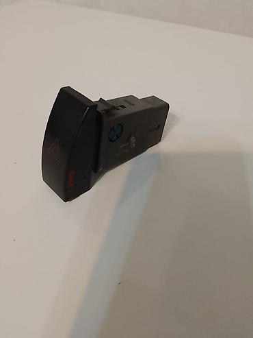 arxa panel: Avtomobil avariya siqnalı düyməsi (hazard switch) Chevrolet averenni — 4