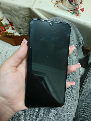 rədmi 7: Xiaomi Redmi (mavi rəng). - Ekran: damla tipli ön kamera kəsiyi olan — 1