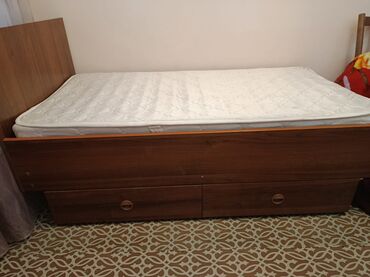 кровать двуспальная с ящиками: Односпальная кровать, Б/у, С матрасом, длина - 190 см