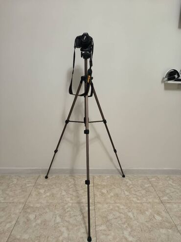 Çəngəllər: Nikon D3300 + 18-55mm obyektiv + Ştativ + Çantalar Tam işlək