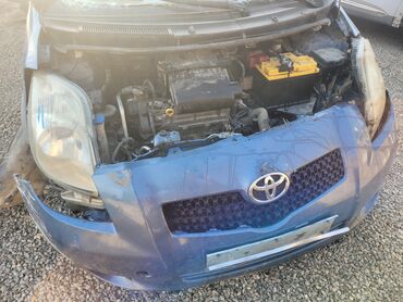 Toyota: Toyota Yaris: 1 л, Механика, Бензин, Хэтчбэк