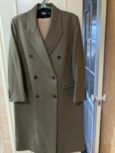 пальто 50 размер: Продаю пальто, новое размер 50, фирмы Zara. брали дорого. 
За 15000сом