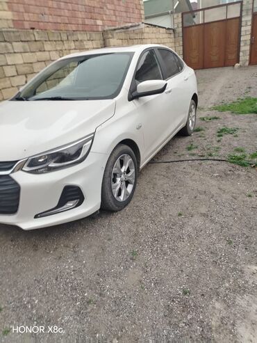 Chevrolet: Chevrolet Onix sedan – ağ rəng, AZ dövlət nömrə nişanı 90-YE-931 — 4