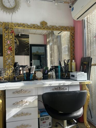 диваны в баку фото: Gözəllik salonu iş yeri – saç və makiyaj üçün tam təchizatlı boks -