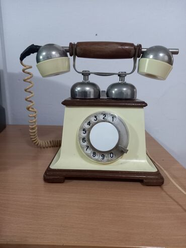 Electronics: Prodajem stari, ruski telefon, ispravan