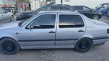 Volkswagen: Volkswagen Vento: 1992 г., 1.8 л, Механика, Бензин, Седан — 1