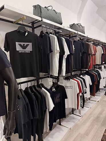 taxta rəf: Mağaza üçün divar tipli geyim rəfi sistemi - Material: toz boya — 1