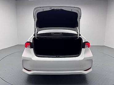 coroll: Toyota Corolla: 2023 г., 1.8 л, Гибрид — 3